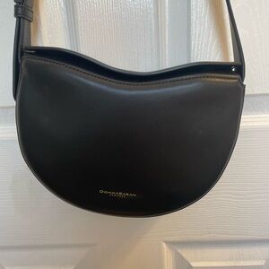 Donna Karan New York Valley
Stream Leather Buckle
Crossbody